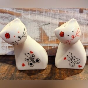 Salt and Pepper Shakers Charming White Cat